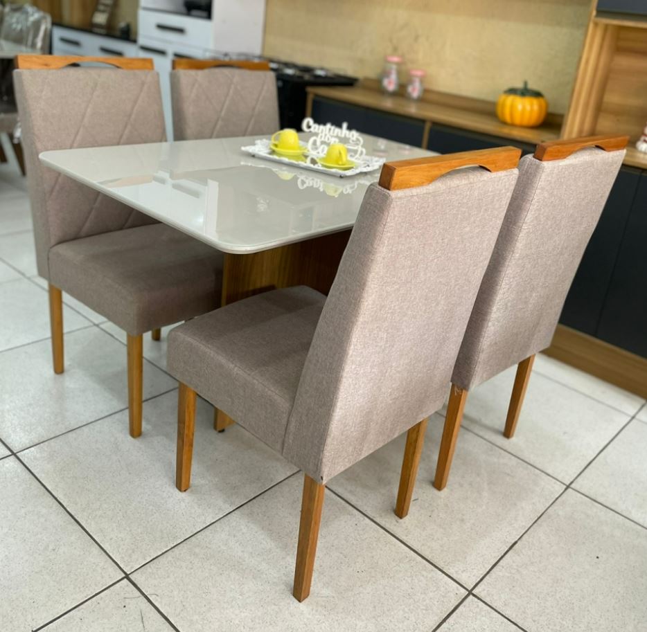 Conjunto com Mesa Retangular e 4 Cadeiras em Madeira Maciça Casa e