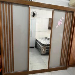 Guarda-Roupa Casal Ripado Atenas 3 Portas de Correr com pés 1 Espelho - Cinamomo/Off White - Sallêto