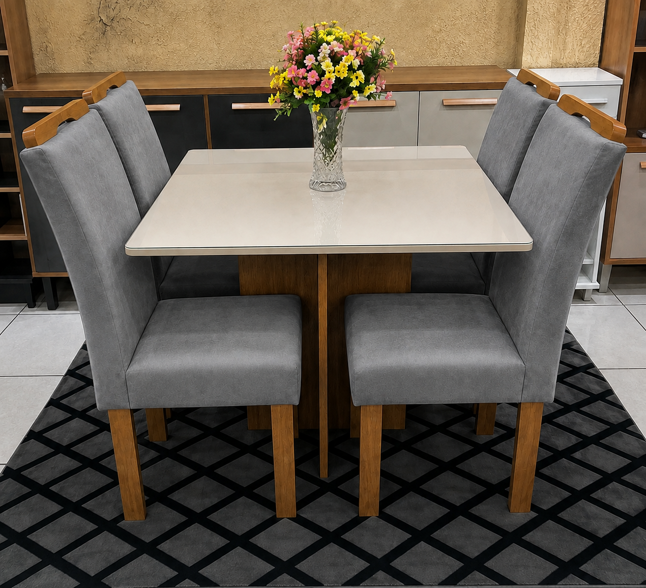 15600353440-mesa-com-cadeiras-cinza.png